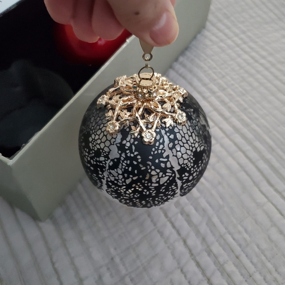 Jason Wu Glass Ornament Set  of 3. - Picture 15 of 16